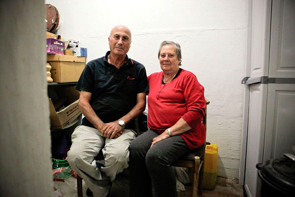 Míssil lançado de Gaza. Roni e seu marido se escondem no bunker caseiro ao soar o alarme que se escuta em toda a vizinhança
