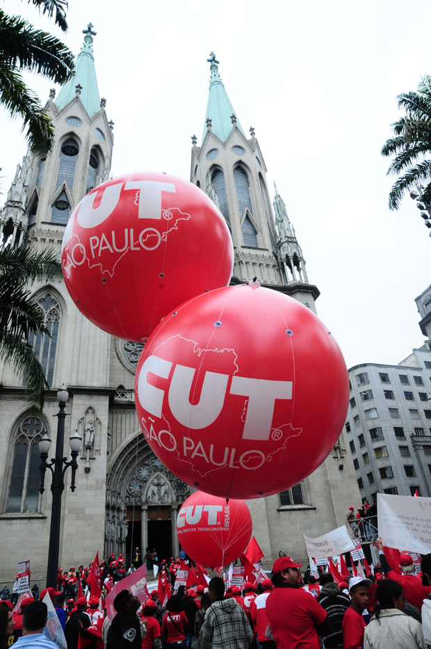 Manifestação da CUT na Sé (foto: Jailton Garcia)