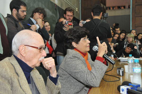 Antonio Cândido e Marilena Chauí em debate na USP