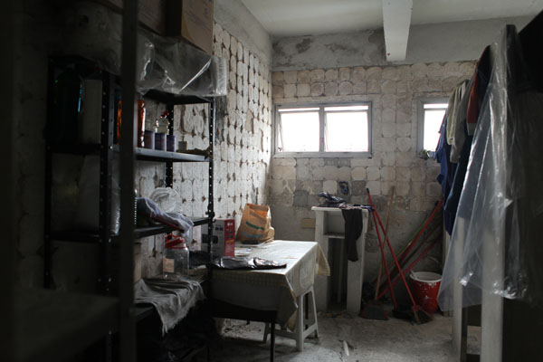Uma das salas de onde se localizava o DOI-Codi, utilizada como depósito da Polícia Civil paulista (Foto: Paula Sacchetta)