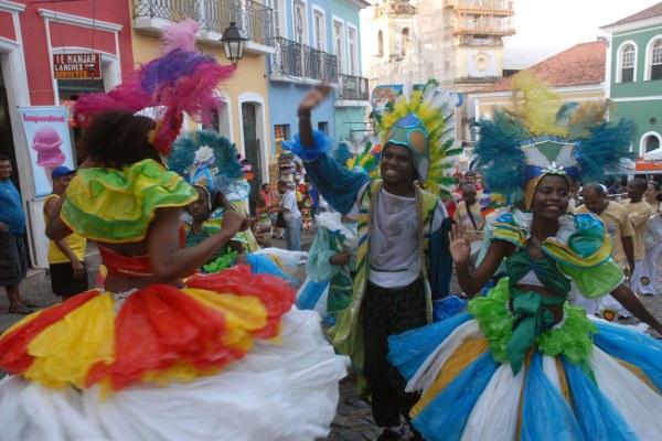 Cuba permite 'estrangeiros', vê futebol crescer e tenta ir à Copa