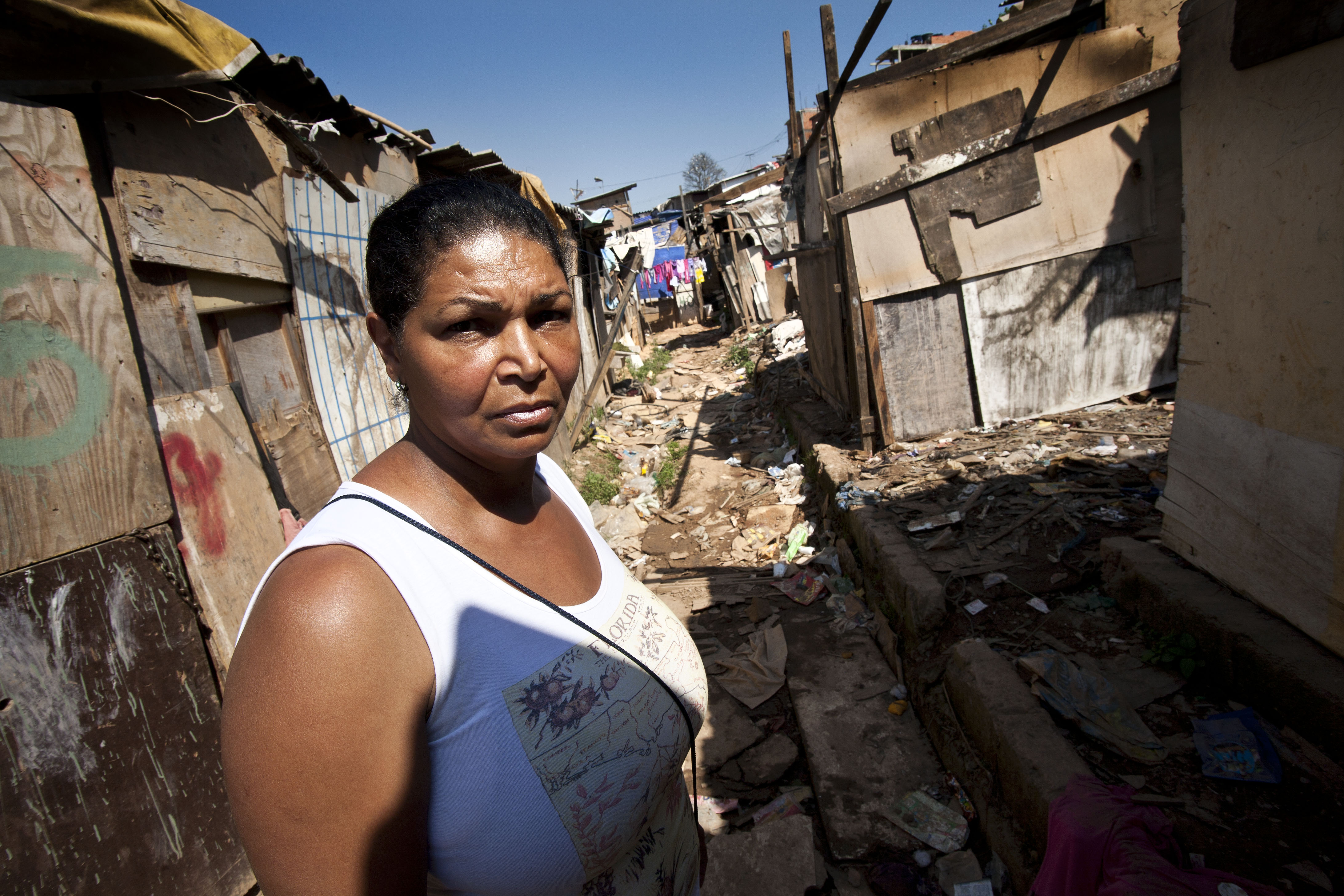 Maurete, a líder comunitária, quer urbanização ou transferência para um lugar melhor (Foto: Danilo Ramos/RBA)