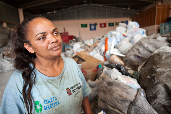 “O lugar é inadequado para nós, trabalhadores da coleta seletiva de São Paulo", disse Mara Santos, presidente da Cooperativa Granja Julieta.