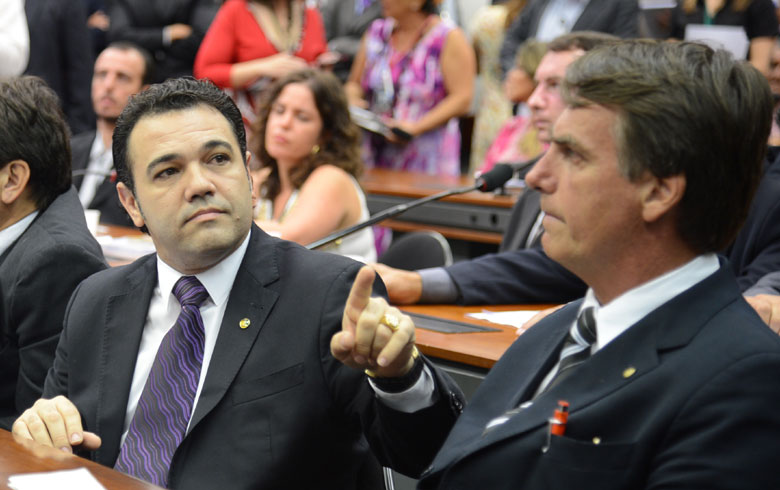 Se Feliciano (e) já parecia um problema, a indicação de Bolsonaro (d) parece capaz de intensificar os danos de 2013