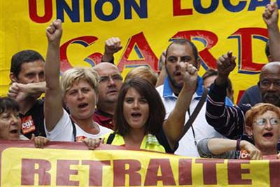 Trabalhadores do setor público e privado protestaram, na terça-feira (7), contra reforma do sistema previdenciário em Marselha (Foto: Jean-Paul Pelissier/Reuters)