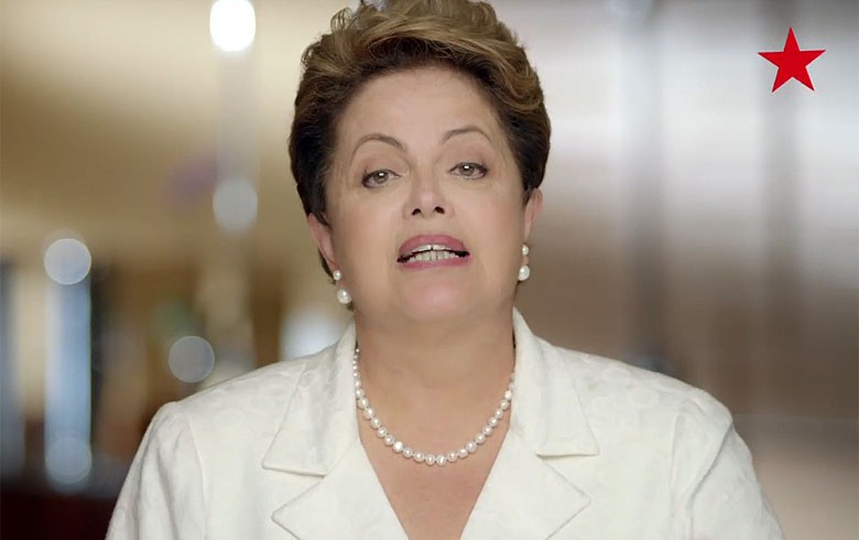 Na TV, presidenta responde com dureza capa da revista Veja em que é acusada de "saber tudo" sobre os desvios na Petrobras