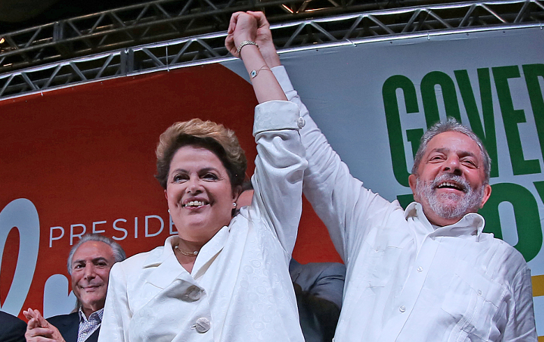Lula e Dilma comemoram vitória apertada nas urnas