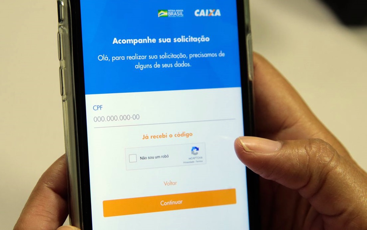 Bolsonaro muda regra do auxílio emergencial para cobrar R$ 600 de volta