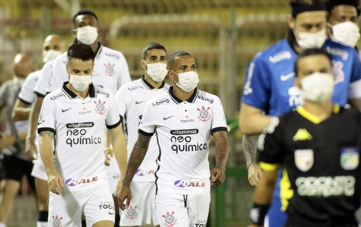Brasileirão tem dezenas de casos de covid-19, e retorno do futebol é  criticado - Rede Brasil Atual