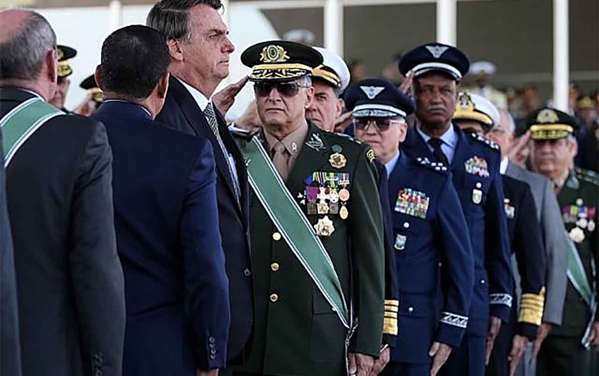 Bolsonaro destina aos militares recursos que no usou no Bolsa Famlia