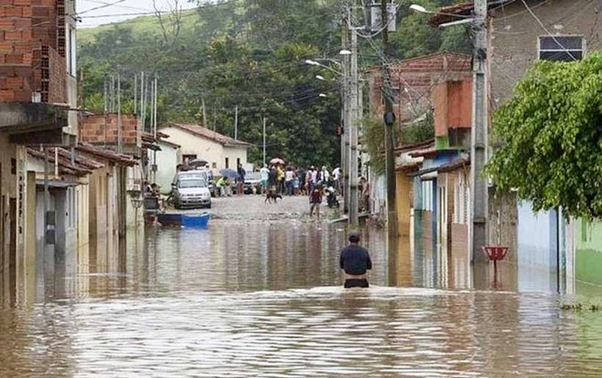 Enchentes na Bahia trazem debate sobre ocupação do solo