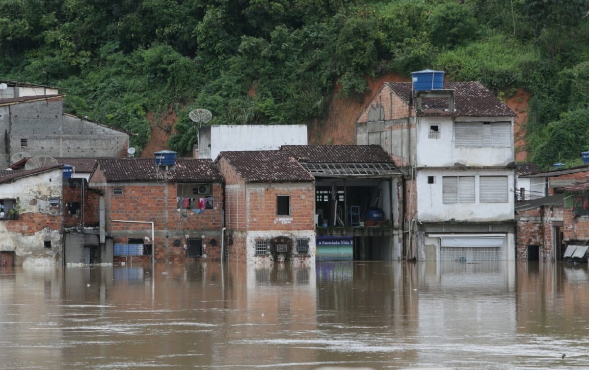 Entenda a origem das chuvas que causam enchentes no sul da Bahia -