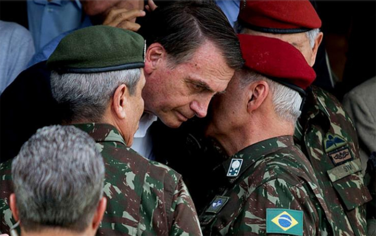 Parte dos militares quer se afastar de Bolsonaro, mas outros podem tentar  'coisas doidas' pelo poder, diz analista
