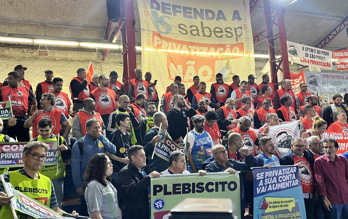 Estudantes da USP se unem a trabalhadores na greve contra privatizações de  Tarcísio